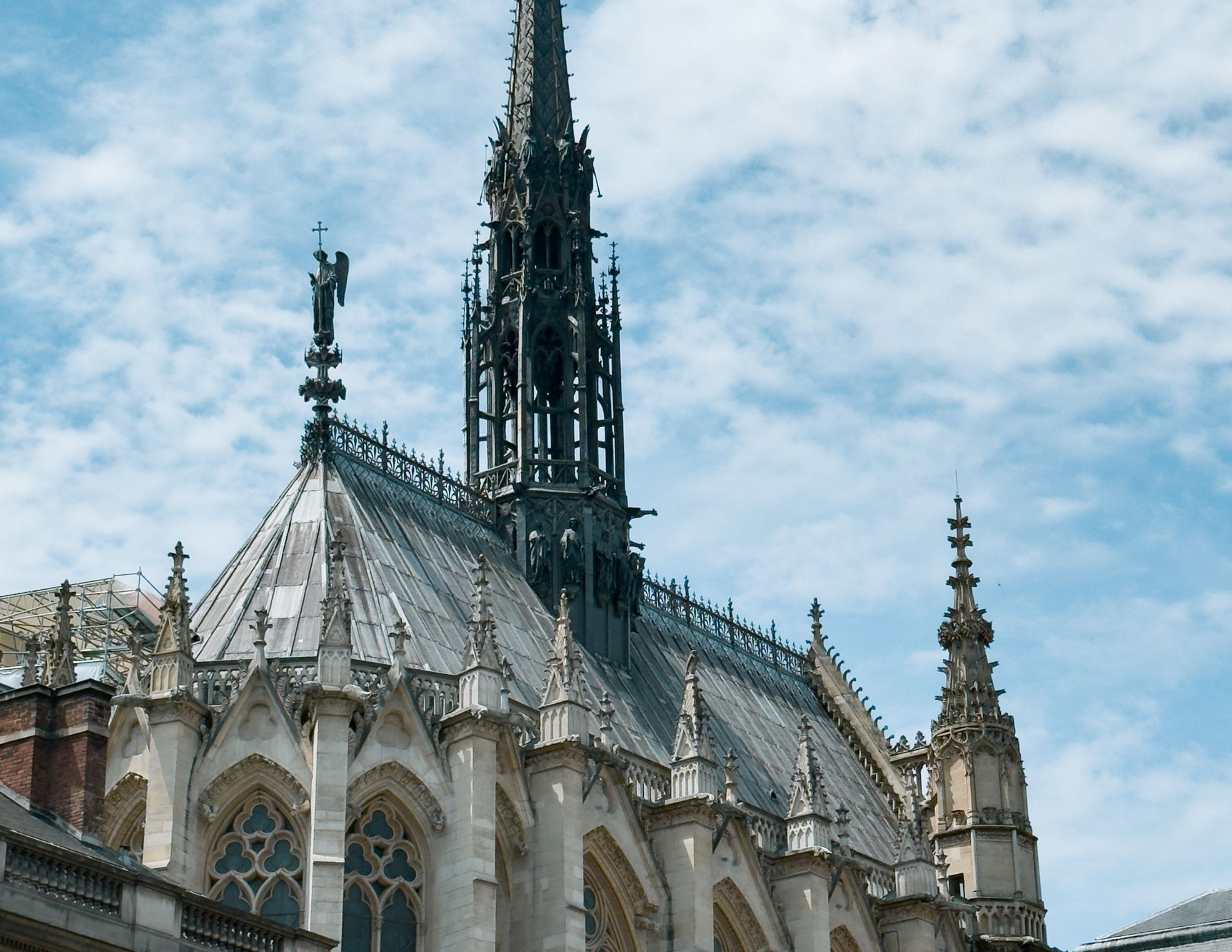 Paris Travel Guide (7).png